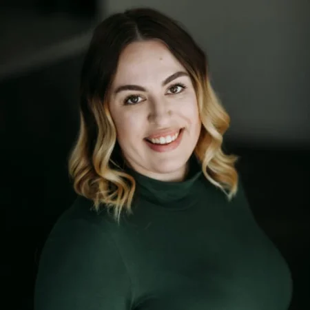 Jena McNeil Headshot